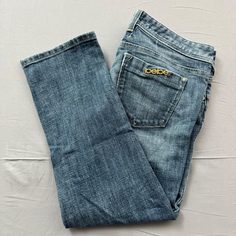 Bebe Low Rise Straight Leg Jeans Medium Wash Blue Denim Gold‎ Logo Script